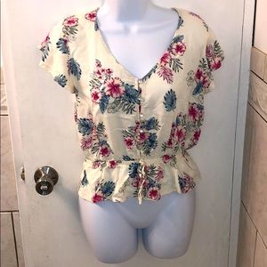 Floral summer top in size medium!